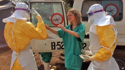 Liberia lifts Ebola curfew, reopens borders  - ảnh 1